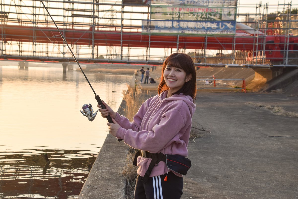 釣り女子部 昨日は夕マヅメにシーバス釣行 ずいぶんキャストが上手くなってきたさやかをご査収ください 樋口さやか シーバス 天白川 名古屋 釣り女子部 昨日は夕マヅメにシーバス釣行 ずいぶんキャストが上手くなってきたさやかをご査収ください 樋口さやか シーバス 天白川 名古屋