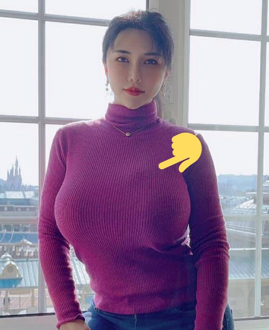 おっぱいが4つに割れるなと思ってたんですよね。
でいよいよ最近
"その上の膨らみは何？"
って他人に聞かれるようになったのです。

分割されたおっぱいですよ。 https://t.co/uQ8LiLO