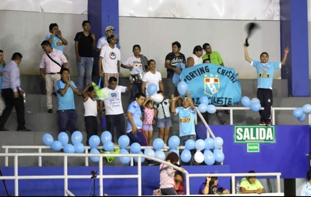 susan_egoavil's tweet photo. Hace unos días me preguntaron que recordaba más sobre @ClubSCristal aquí mi rpta en la foto. Más detalles en la entrevista que está en mi fan page de Facebook !!
Gracias a la barra de toda la vida por el apoyo 🏐💪🙌
#razamatadora algún día volveremos 💙🏐 https://t.co/SVG91ACDMc