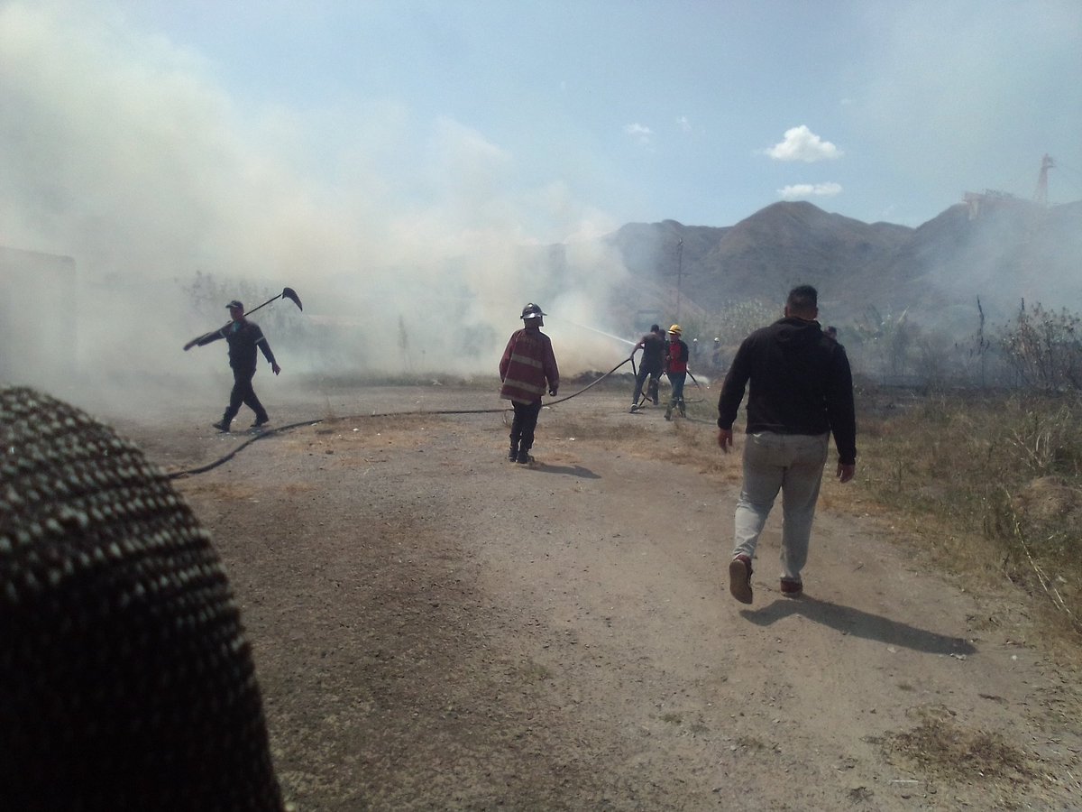 pcmbi's tweet photo. #21Feb Combate y Extinción de Incendio de Vegetación en el Urbanismo Arsenal #MBI en Conjunto con los @bomberos_aragua @bforestalesinp @Forestales_13 @BrullerbyPSUV @droopy171 @efrenochoa @PCivil_Ve @PCADREEDANCENT @PCAD_Aragua @LimonActivo https://t.co/GuVkTUNOJK