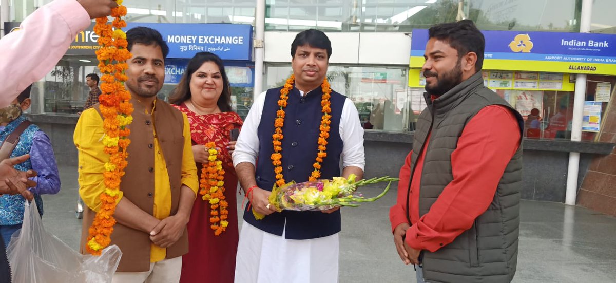 rohanrgupta's tweet photo. आज लखनऊ में प्रेस वार्ता के पूर्व सोशल मीडिया के साथियों से मुलाकात हुई । उनका उत्साह देख कर मुझे विश्वास है की उत्तरप्रदेश में परिवर्तन निश्चित है ! #JoinCongressSocialMedia https://t.co/uFi1wFiPaV
