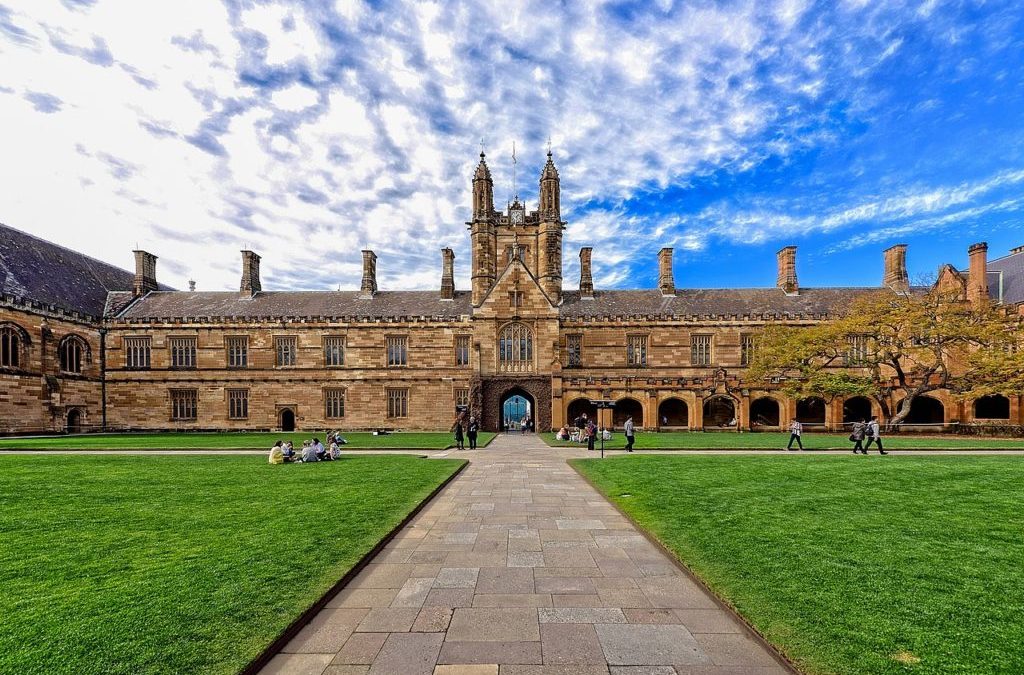 lynlinking's tweet photo. $115m in JobKeeper funds went to Crown Casino, our universities got nothing Letโs face it, as Morrison and his cronies perpetrate this half-cocked ideological war against universities, the entire nation is going to suffer, https://t.co/BnxZKRMGMm cc @WgarNews https://t.co/SBACmR09Ij