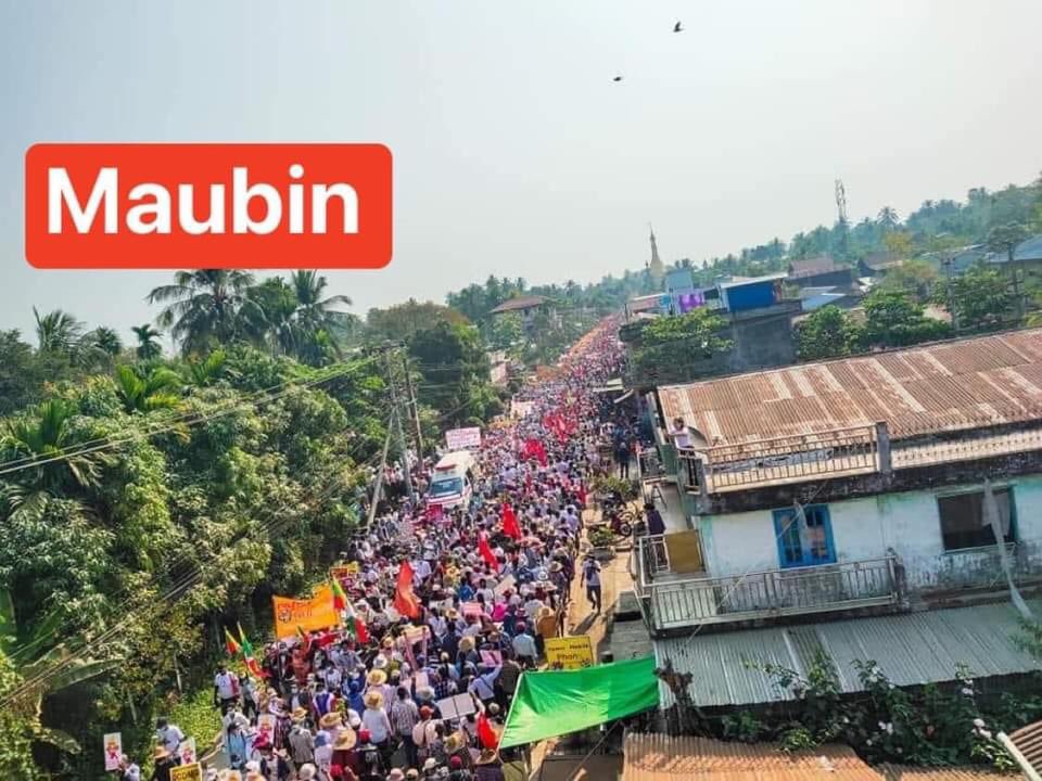 AungAun68019773's tweet photo. Burmese social media users widely share photos of today protests across #Myanmar . #PeoplePower2012 #GeneralStrike #Burma https://t.co/9X8IYifAms