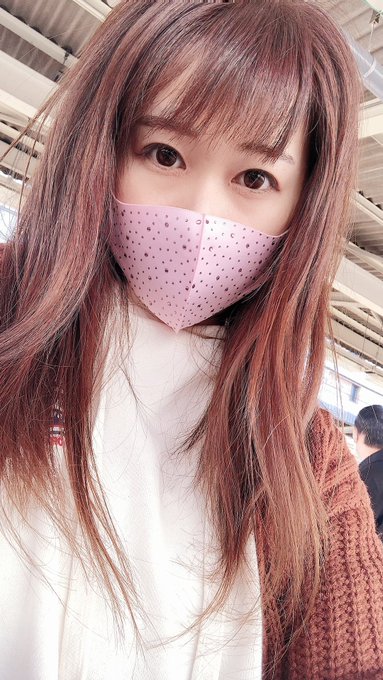 美容院行ってきた♡  前髪をいつもと違う切り方しただけでだいぶかわった気がする https://t.co/mXdiPVr8ab<a href="/tag/%E6%9C%A8%E6%9D%91%E8%8A%B1%E3%81%BE%E3%81%9F%E3%81%AD"class="tags"><span>#木村花またね</span></a>