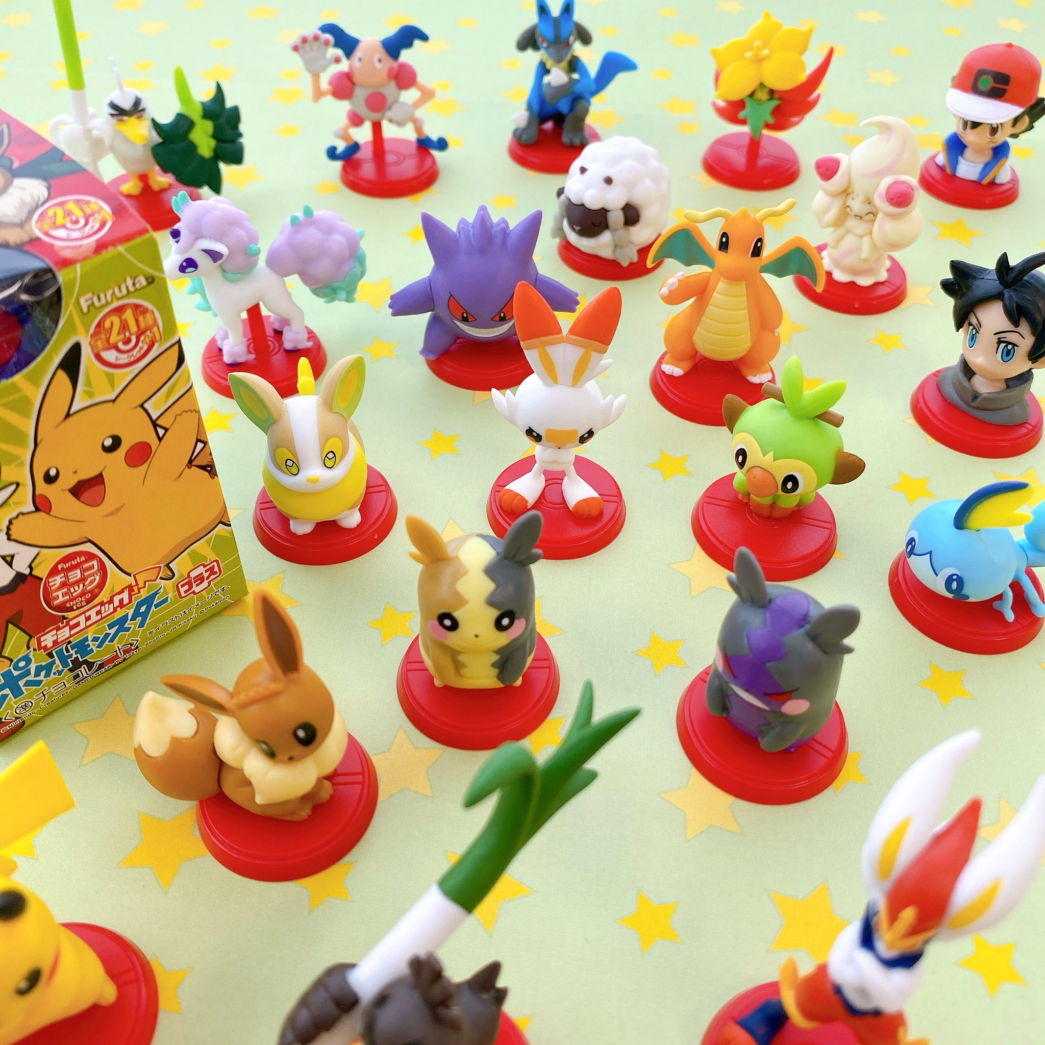 おかしのまちおか 公式 チョコエッグ ポケットモンスタープラス が発売 昨年10月に発売した フルタ製菓 チョコエッグポケットモンスターの好評をうけ エースバーン イーブイ カモネギ の3種とシークレットが新たに加わりました 全21種