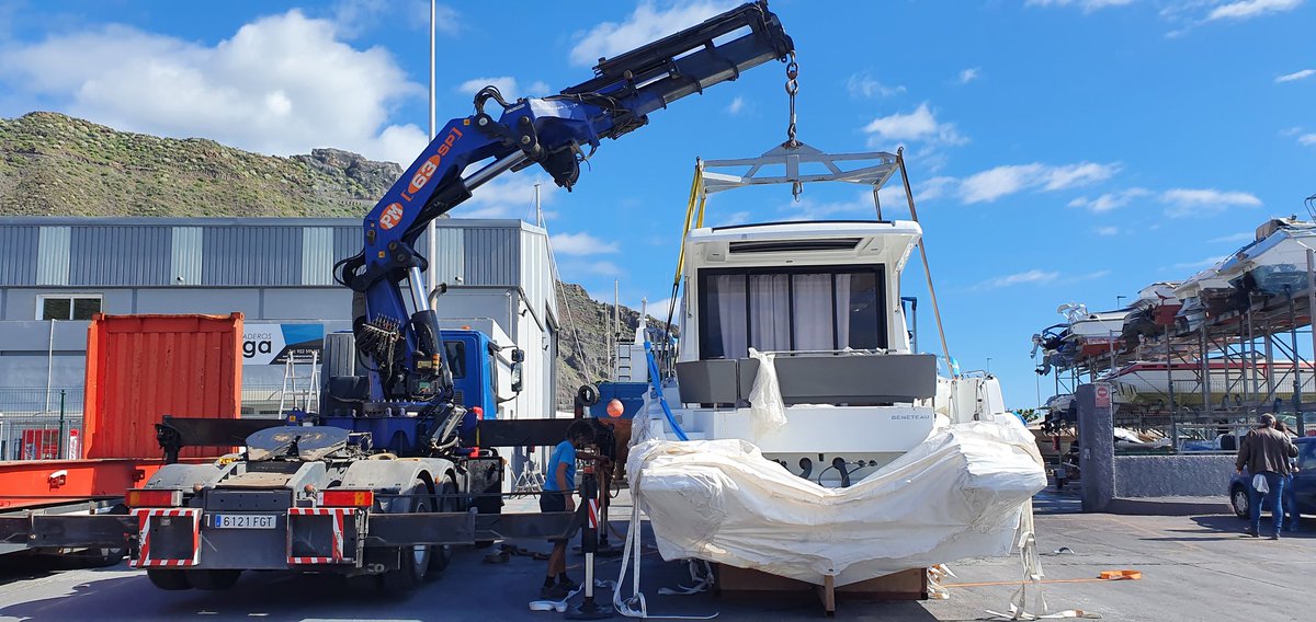 Grusertrans's tweet image. #Descarga de #Beneteau #antares11 en #varaderosanaga con #camióngrúa #preciosa #embarcación. #barcos #transportesnáuticos #llevamostubarco #especialistasenbarcos #Grusertrans #Tenerife #Canarias