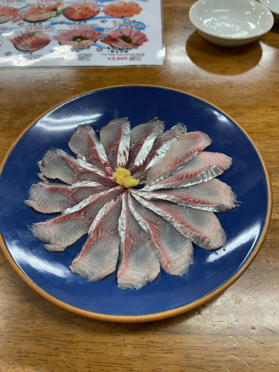 コージ ギリギリアンバサダー 小樽の 三角市場 で食べたお刺身定食 いつもより一種類多くて6種類 それに今だけって言われたから ニシンの刺身 も付けちゃった ニシンの刺身300円だったんだけど 1匹分ありそうじゃない 市場食堂味処たけだ コージ ギリギリアンバサダー 小樽の 三角市場 で食べたお刺身定食 いつもより一種類多くて6種類 それに今だけって言われたから ニシンの刺身 も付けちゃった ニシンの刺身300円だったんだけど 1匹分ありそうじゃない 市場食堂味処たけだ