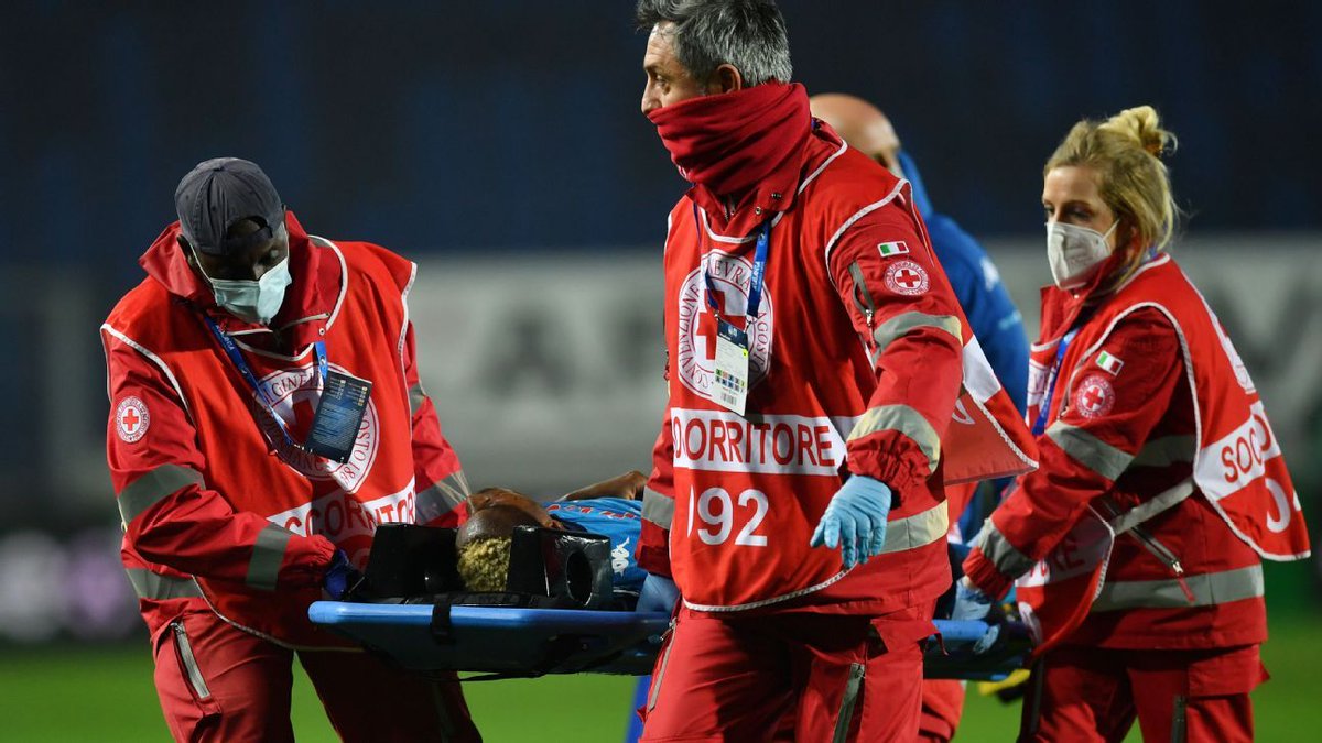 Napoli's Osimhen in hospital after knock to head https://t.co/VVtNjZLwMV https://t.co/yBlnbQnXff