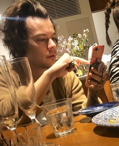 comforthouis's tweet image. Louis e Harry são #ForaKarolConka