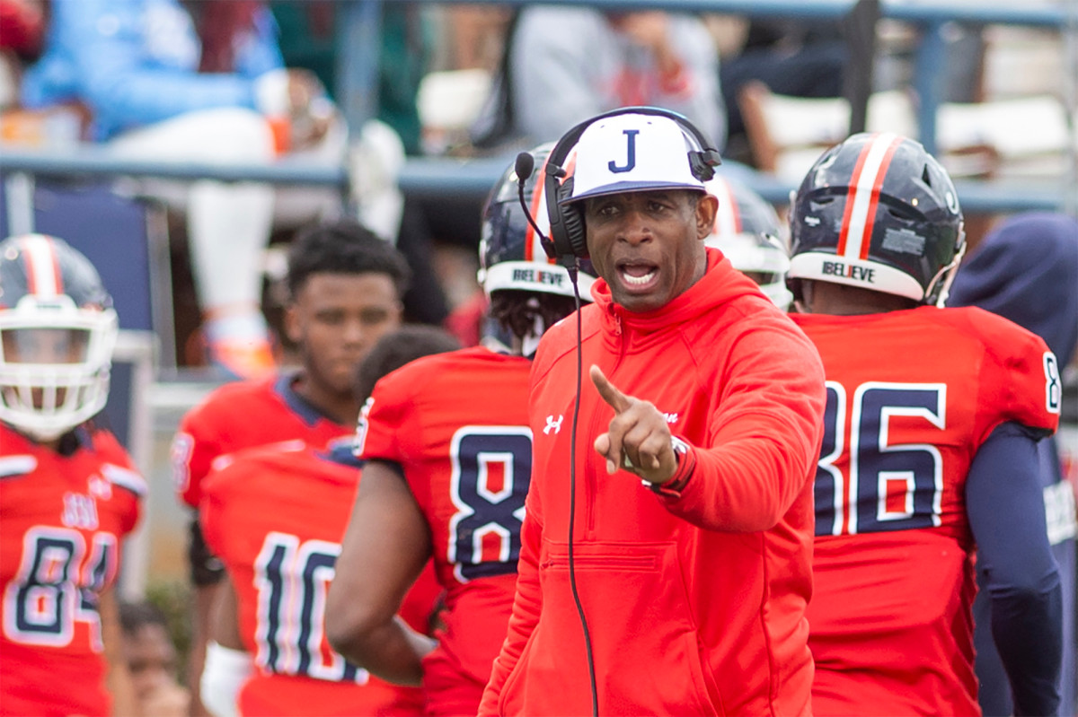 Deion Sanders freaks out over alleged theft after Jackson State debut