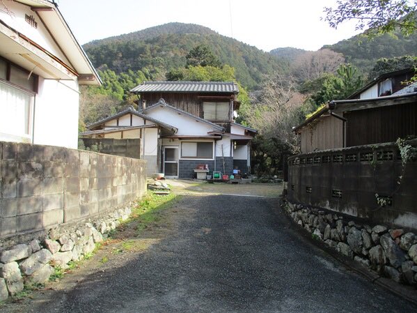 セリに参加せよ