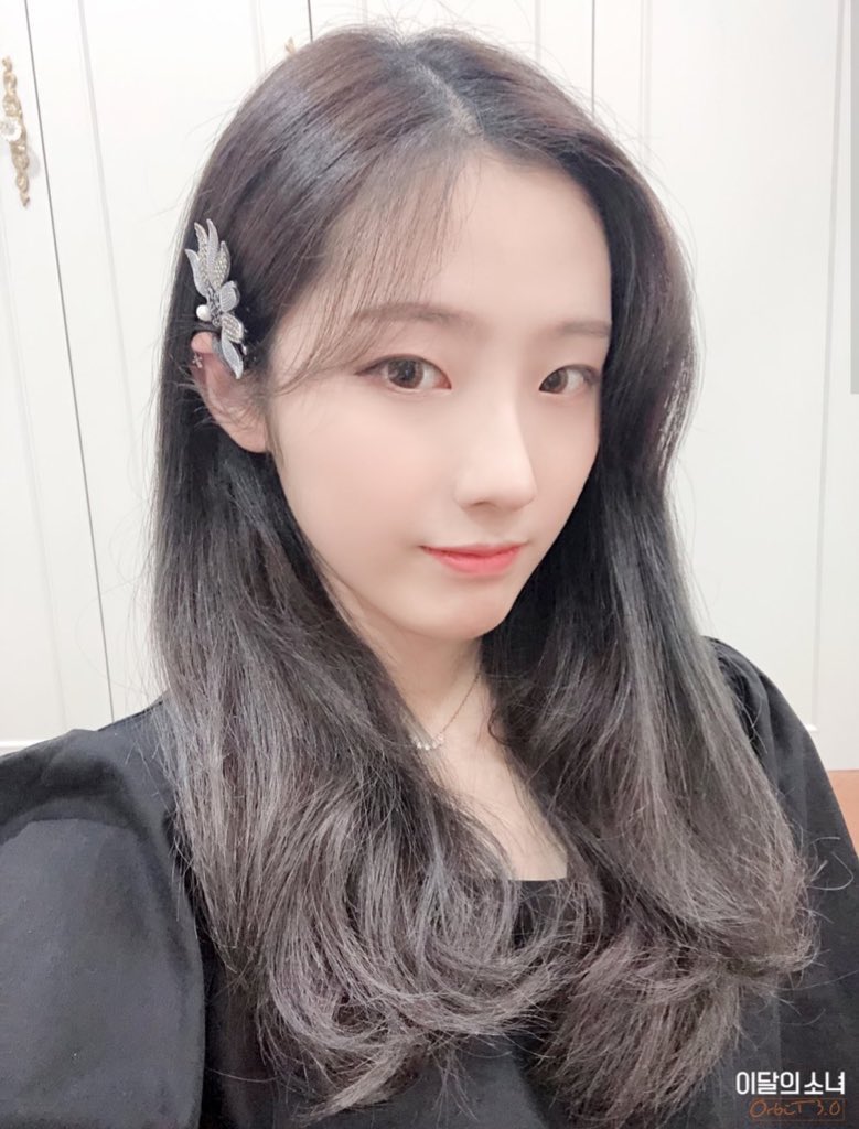 picsofhaseul's tweet image. SHES THE PRETTIEST GIRL IN THE WHOLE WORLD