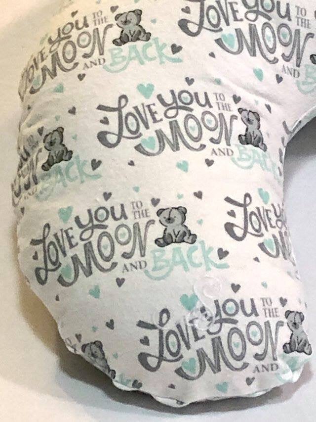 CaseysConcoctio's tweet photo. Flannel Love You To The Moon and Back Nursing Pillow Cover #boppycover  #etsy #loveyoutothemoon #flannel #baby  https://t.co/2GGPUUKsFL https://t.co/mDM1Clr2Gv