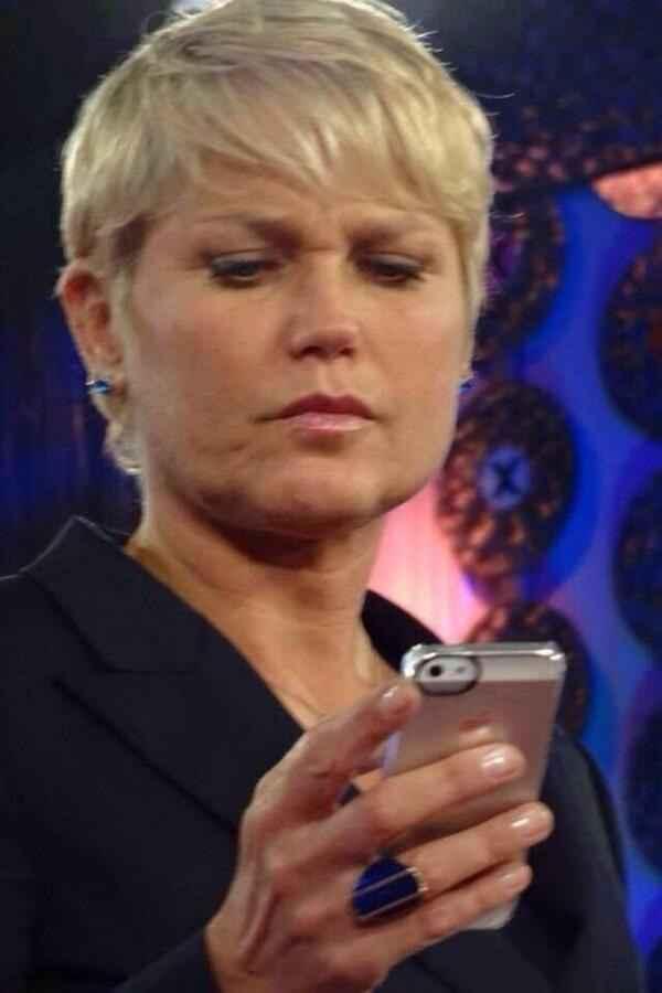 SeuFavVotando's tweet photo. xuxa votando na karol conká #BBB21 https://t.co/CHqOZ5mYiE