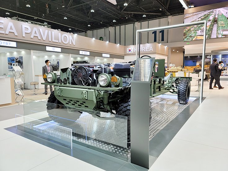 AutoTalkBlog's tweet photo. #KIA reveals new Light Tactical Cargo Truck(225hp, 8-speed auto transmission) and Bare Chassis concepts at #IDEX2021, the largest international defence exhibition in the Middle East and #Africa. #autotalkblog #AUTOMATION #automotive #Automobiles #2021goals #2021year #2021uprising https://t.co/5bxG95vp3k