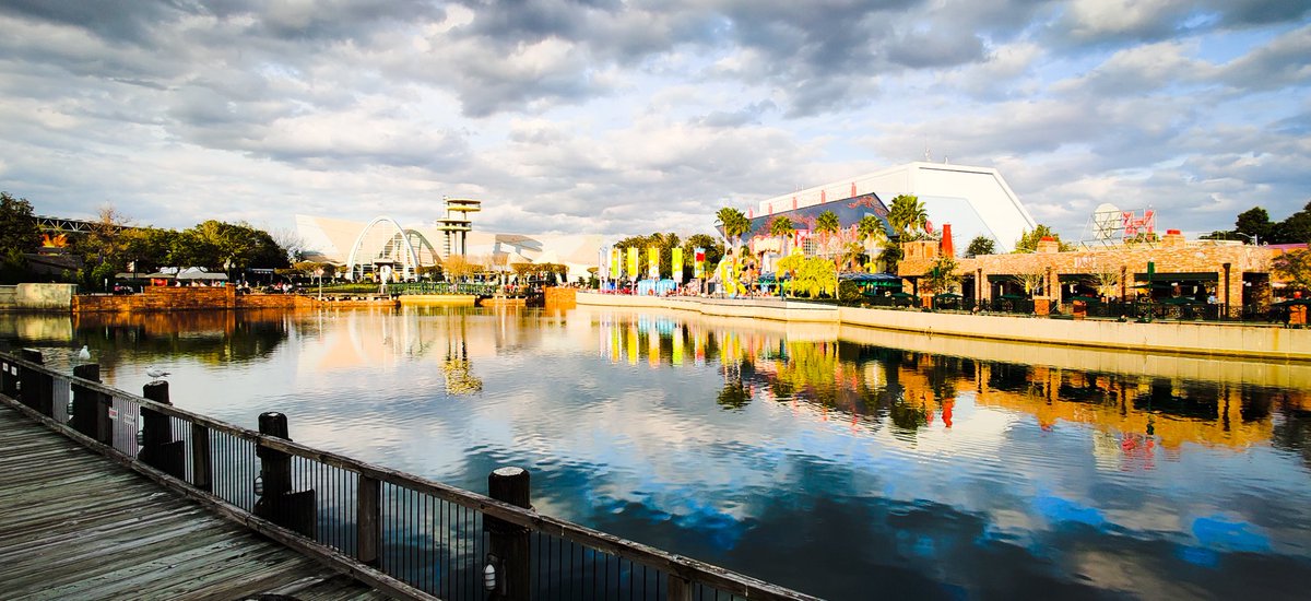 jrodjohnston's tweet photo. Beautiful setting @UniversalORL. #timetogetaway #universalstudios #universalorlando https://t.co/YFaVT9stsQ