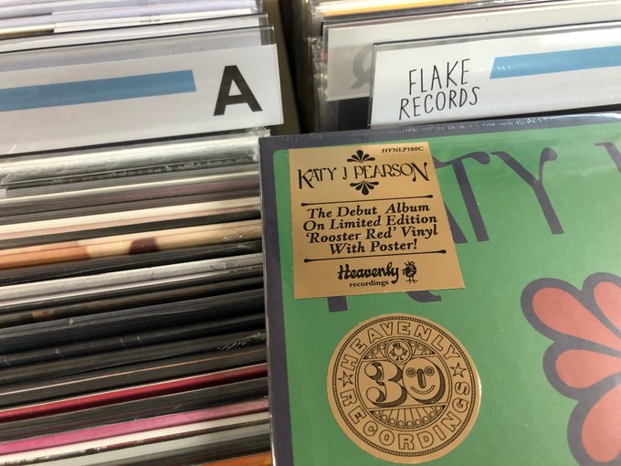 DAWA_FLAKE's tweet image. おすすめ中！名門HEAVENLYがサインしたUKの女性SSWデビュー作！ROOSTER REDカラー盤！オルタナティブというよりは素朴さを感じさせるギターポップやカントリー、ソウルなどを純粋にミックスした感じで妙に新鮮
KATY J PEARSON / RETURN (ROOSTER RED VINYL) / LP / ￥3,390 flakerecords.com/rcminfo.php?CO…