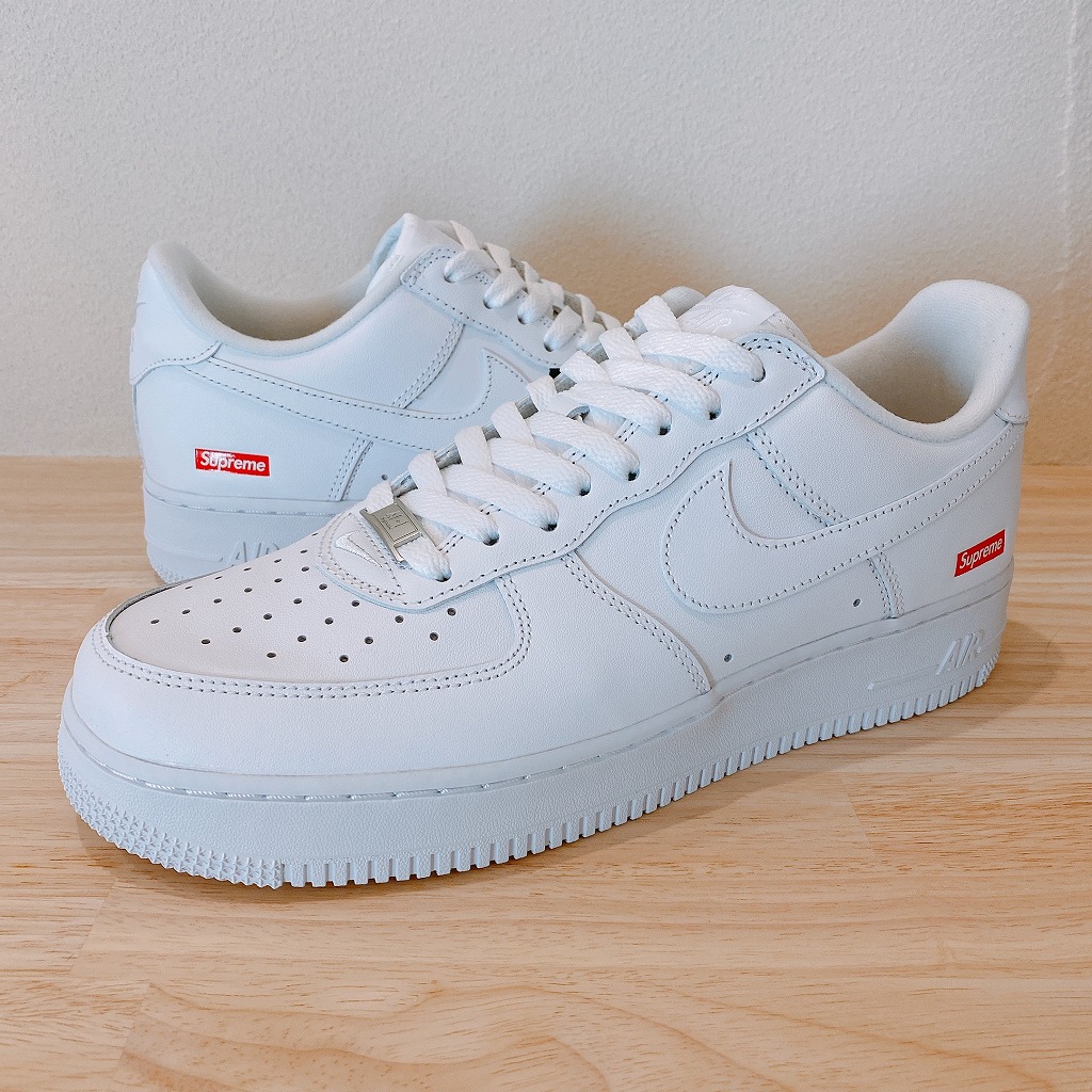 godmeetsfashion's tweet photo. Supreme × NIKE AF1 27cmのプレゼント企画🎁
締め切りは2/27 12:00まで。応募方法は4ステップ

1.モノカブアプリをインストール https://t.co/lmriRlTgqD
2.Instagram @godmeetsfashion をフォロー
3.Twitter @godmeetsfashion をフォロー
4.本ツイートをリツイート＆いいね 
https://t.co/NbZeyFVncv https://t.co/YVOKuv0yLt
