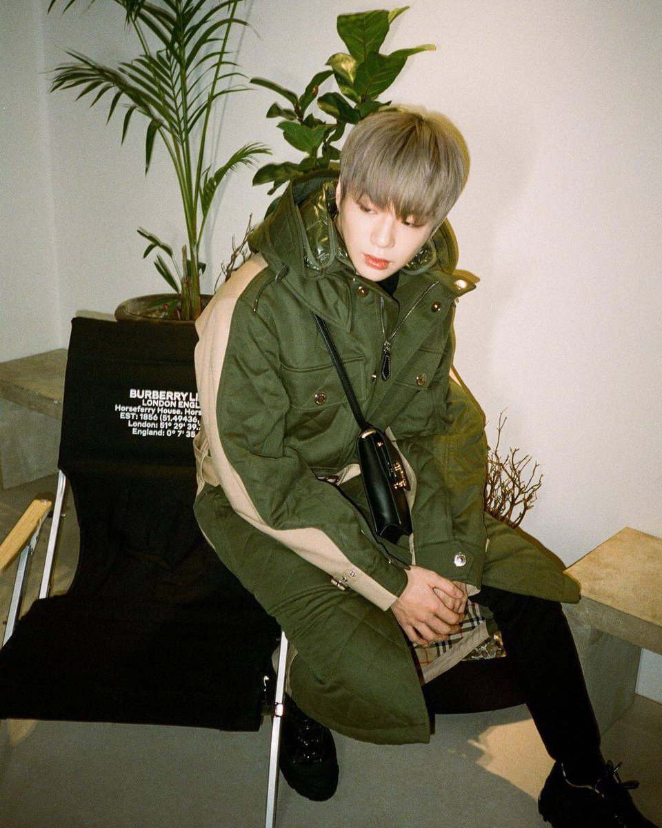 3Star_OK's tweet photo. "คังแดเนียล" CEO หนุ่มแห่งค่าย Konnect Entertainment @konnect_danielk ได้รับเชิญเข้าร่วมชมแฟชั่นโชว์ "The Autumn Winter 2021 Menswear Presentation" ของแบรนด์ #Burberry ในค่ำคืนนี้ 4 ทุ่มตามเวลาเกาหลีใต้ #BurberryShow #BurberryAW21 #KangDaniel #คังแดเนี��ล #강다니엘 https://t.co/PDzyFSAY7j