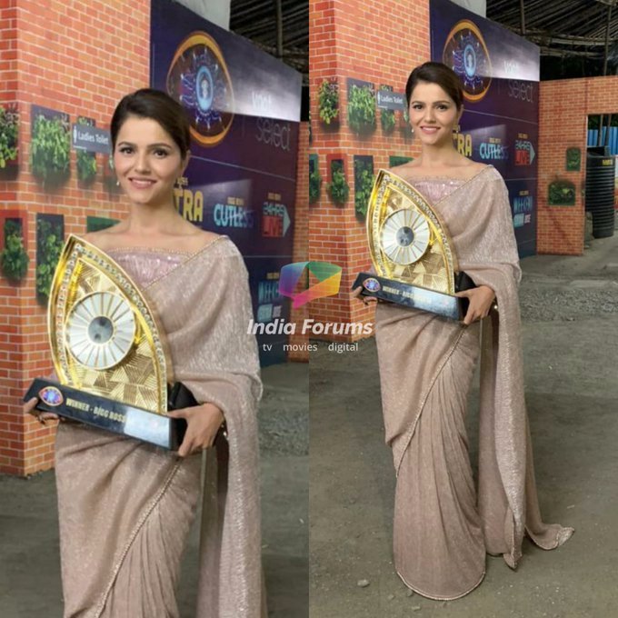 IRajputt74's tweet photo. Yeah #RubinaDilaik 
Esme hath me #BB14 ki trophy hai 
Or
Ab ham pawri Karege 
HISTORIC WINNER RUBINA https://t.co/zuZJ5oeLoI