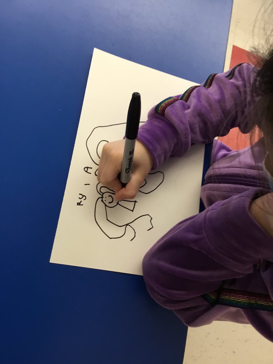 BendaleRoom105's tweet photo. After reading “Families” by Shelley Rothner, the children started to draw their family portraits. https://t.co/rRBsdGdNUi