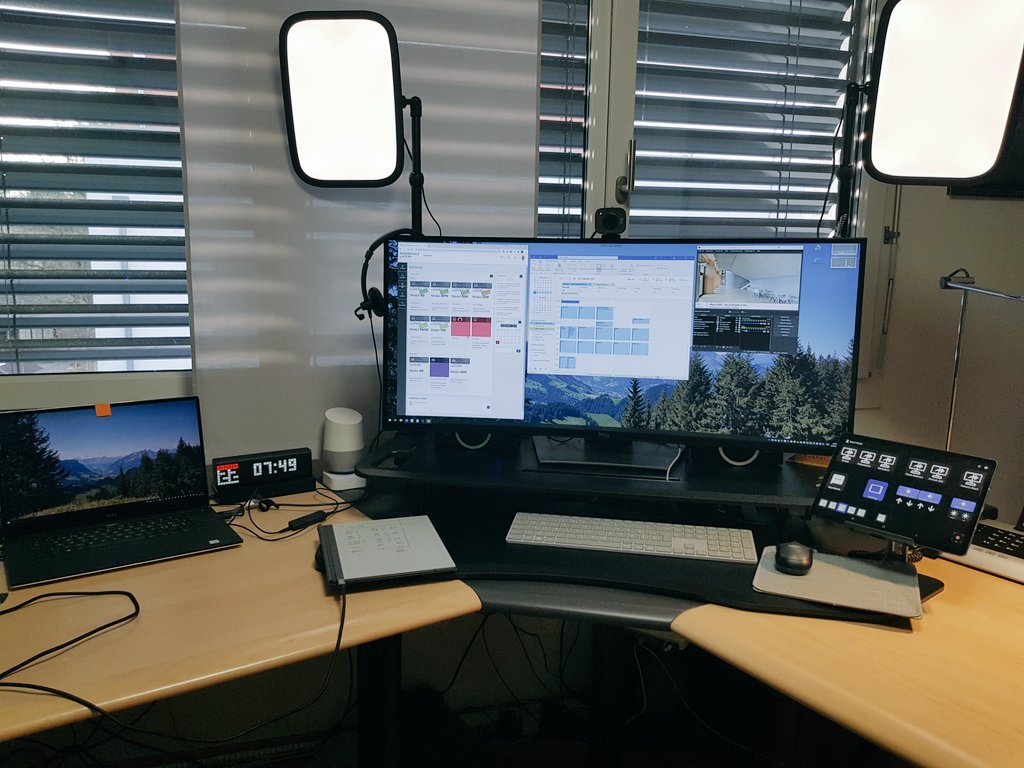 RolandGisler's tweet photo. Einen guten Start ins #fs21 #hslu und ein Gruss aus der #streaming Zentrale im #homeoffice 😳 https://t.co/PCzobtM8iM