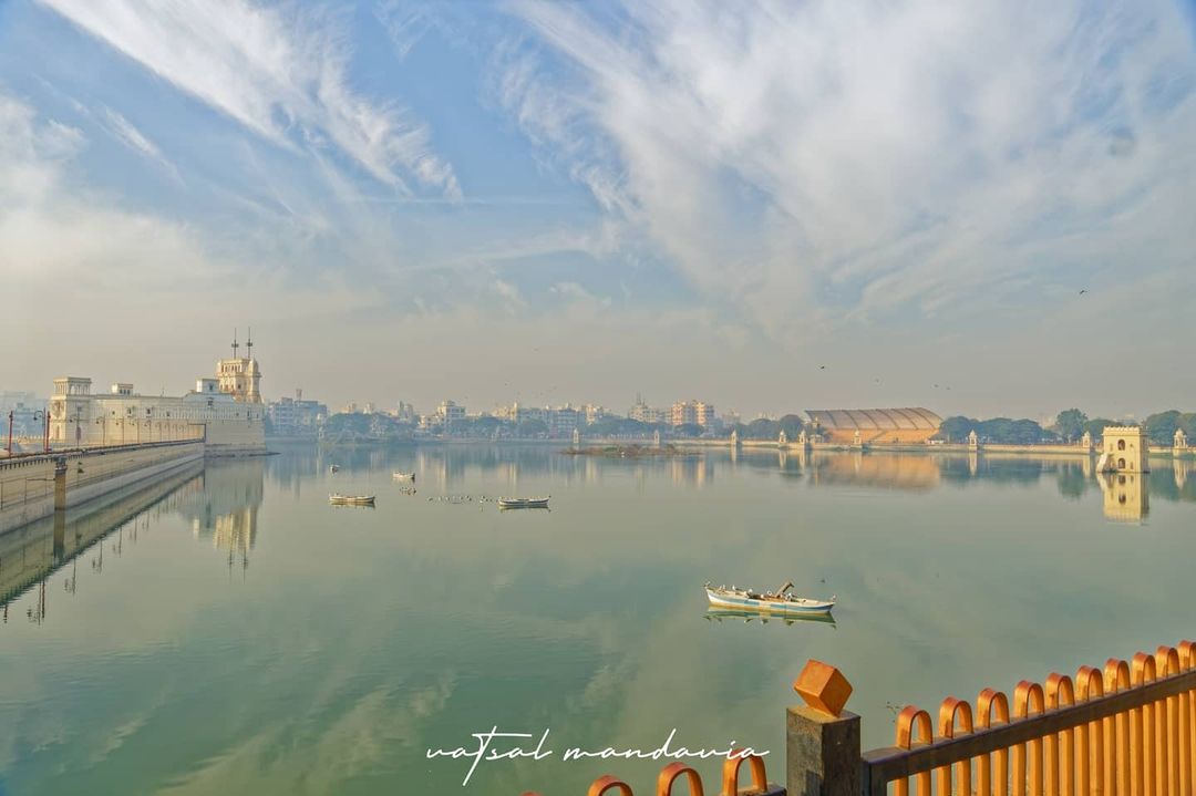 AmazingGJ10's tweet photo. Amazing Lakhota Lake View 😍

P.C - Vatsal Mandaviya

#AmazingJamnagar #LakhotaLake #Jamnagar #JamnagarCity #AapduJamnagar #IloveJamnagar https://t.co/QogKX0fZuM