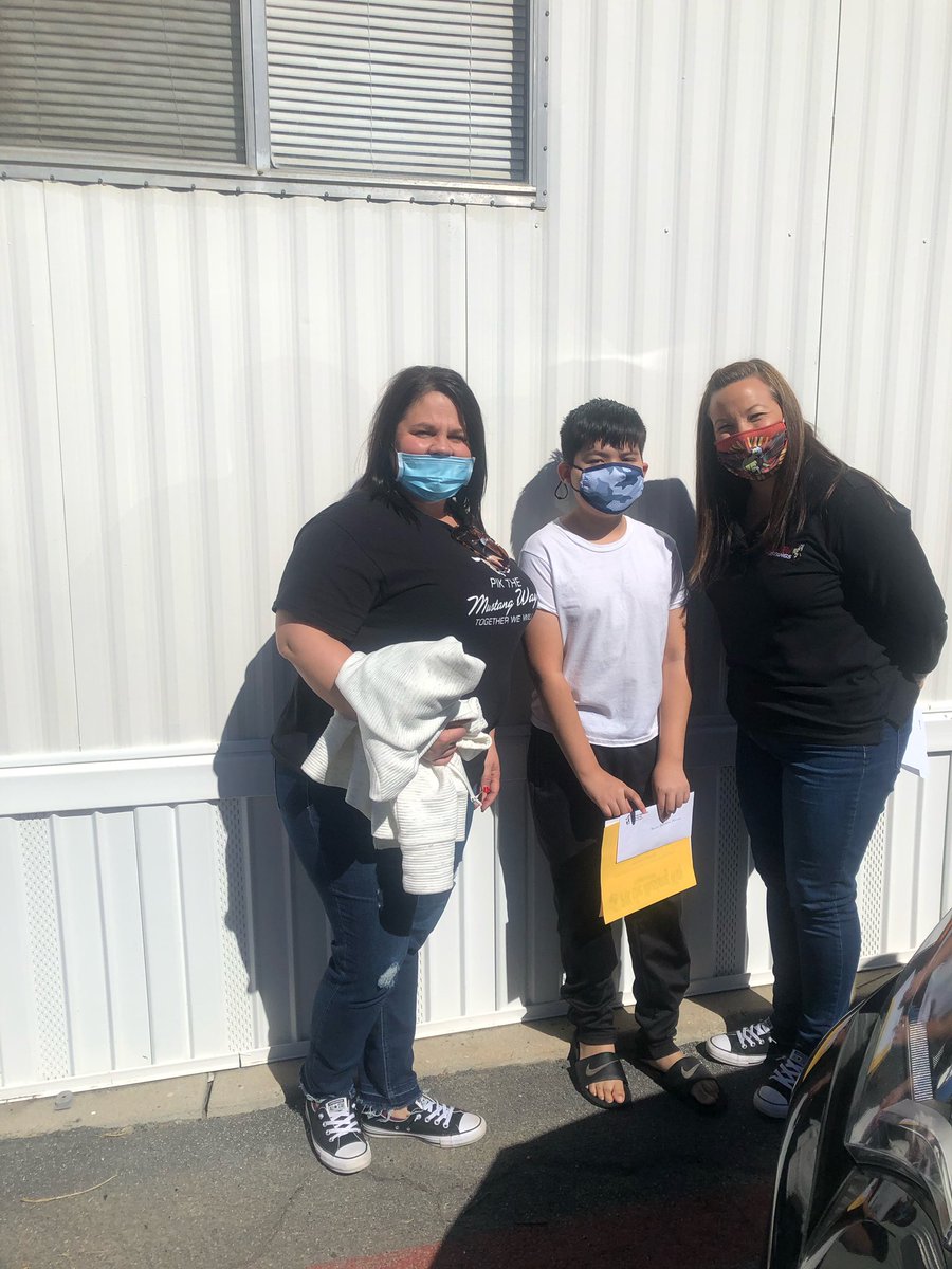 MesaViewMiddle's tweet photo. PIK visits from Friday! Part 2.... #pikthemustangway #pbisincentives #TogetherWeWill #mesaview #ycjusd https://t.co/uhPCOJ34SS