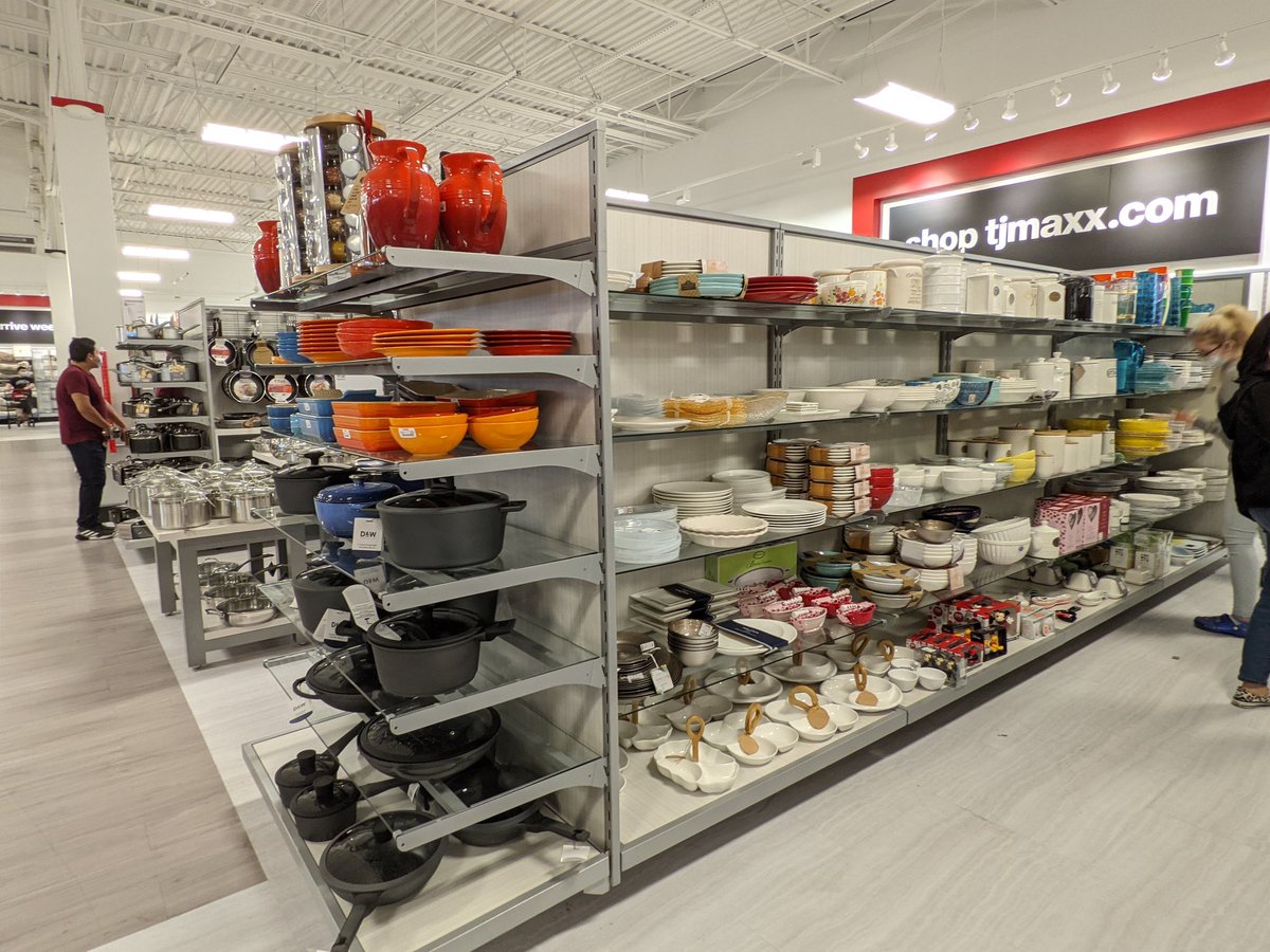 LaveenAZ's tweet photo. The Maxxinistas came out to shop today. There was a line to get it around 4:30pm! Welcome to Laveen, @tjmaxx  Laveen loves you to the maxx, too! https://t.co/W80RGrLmyw