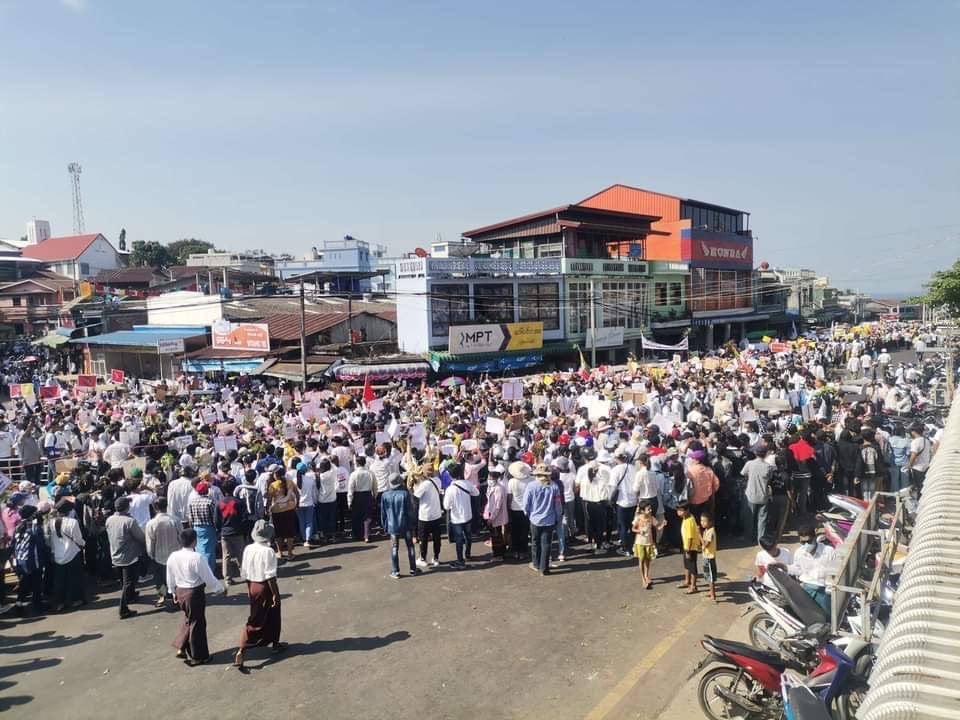 Myanmar_Now_Eng's tweet photo. "Two Five" general strike against the military coup is also taking place in Kawthaung, the southernmost town of Myanmar. 

#2Fivegeneralstrike #WhatIsHappeningInMyanmar https://t.co/pl68totIWf