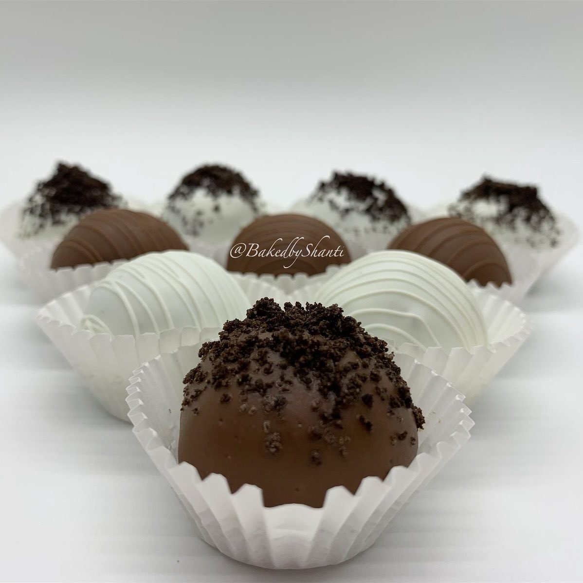 BakedbyShanti's tweet image. Oreo Truffles 
#oreo #bakedbyshanti #desserts #sweets #SmallBusiness #chocolate