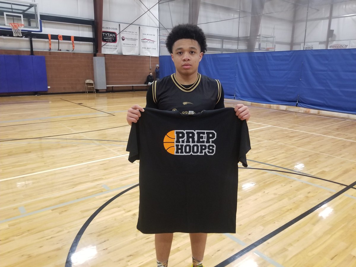 7outzbballclub1's tweet photo. Honestly this could have gone to several guys on @DarriusBanks1 but I thought @jaqueswi1 was terrific on both sides of the ball. 5'10 PG was a Hawk on the Defensive end, shot it well n finished n the paint en route 2 helping his team go 3-0 n the Cedar City Showcase 2 #ccs2 https://t.co/wTvguhGgHw
