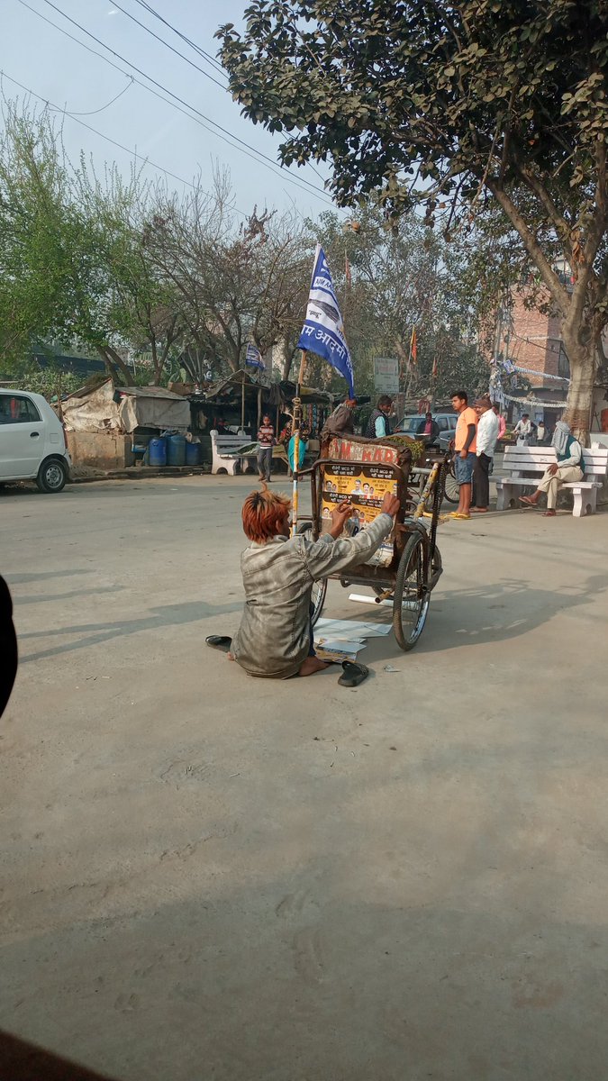 GhanendraB's tweet photo. आम आदमी पार्टी की ताकत है ऐसे 👇समर्पित कार्यकर्ता जो दिव्यांग होने के बाद भी पूरे उत्साह और ऊर्जा के साथ पार्टी के प्रचार प्रसार में जुटे हुए हैं।

रोहिणी C वार्ड 32N से @AamAadmiParty के उम्मीदवार रामचंद्र जी के समर्थन मे शाहबाद डेयरी का एक एक व्यक्ति एकजुट है।
@ArvindKejriwal https://t.co/a8s2nQERqa