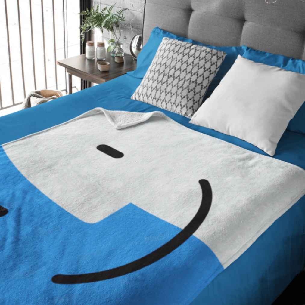 iBeckTech's tweet photo. Just purchased this awesome #Mac Finder app icon throw blanket from @throwboy with my @AppleCard! This looks so cool and will look great in my new apartment! #Throwboy #AppleCard #ApplePay #TeamMac https://t.co/WcSb9aUAtq