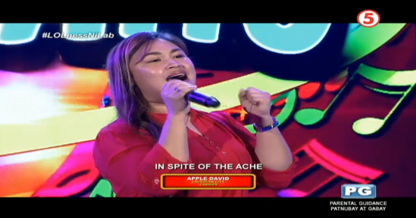 TV5manila's tweet photo. Nagustuhan niyo ba ang super relax rendition ng 'Rise Up' ng restaurant cashier na si Apple David?
#LOLnessNiLab
#LunchOutLoudOnTV5 https://t.co/vTD2VyNn1x