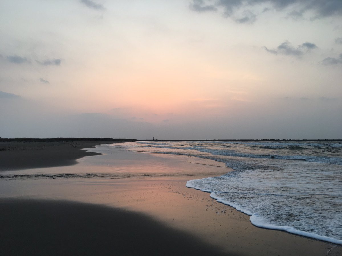 CreativeNagaoka's tweet photo. 空の色すごく綺麗だし、反射してたからもっと綺麗だった。
撮らずにはいられないでしょ！🤳✨

#新潟県 #長岡市 #寺泊 #海 #sea #スマホ写真 #綺麗 https://t.co/sqJAsdqncI