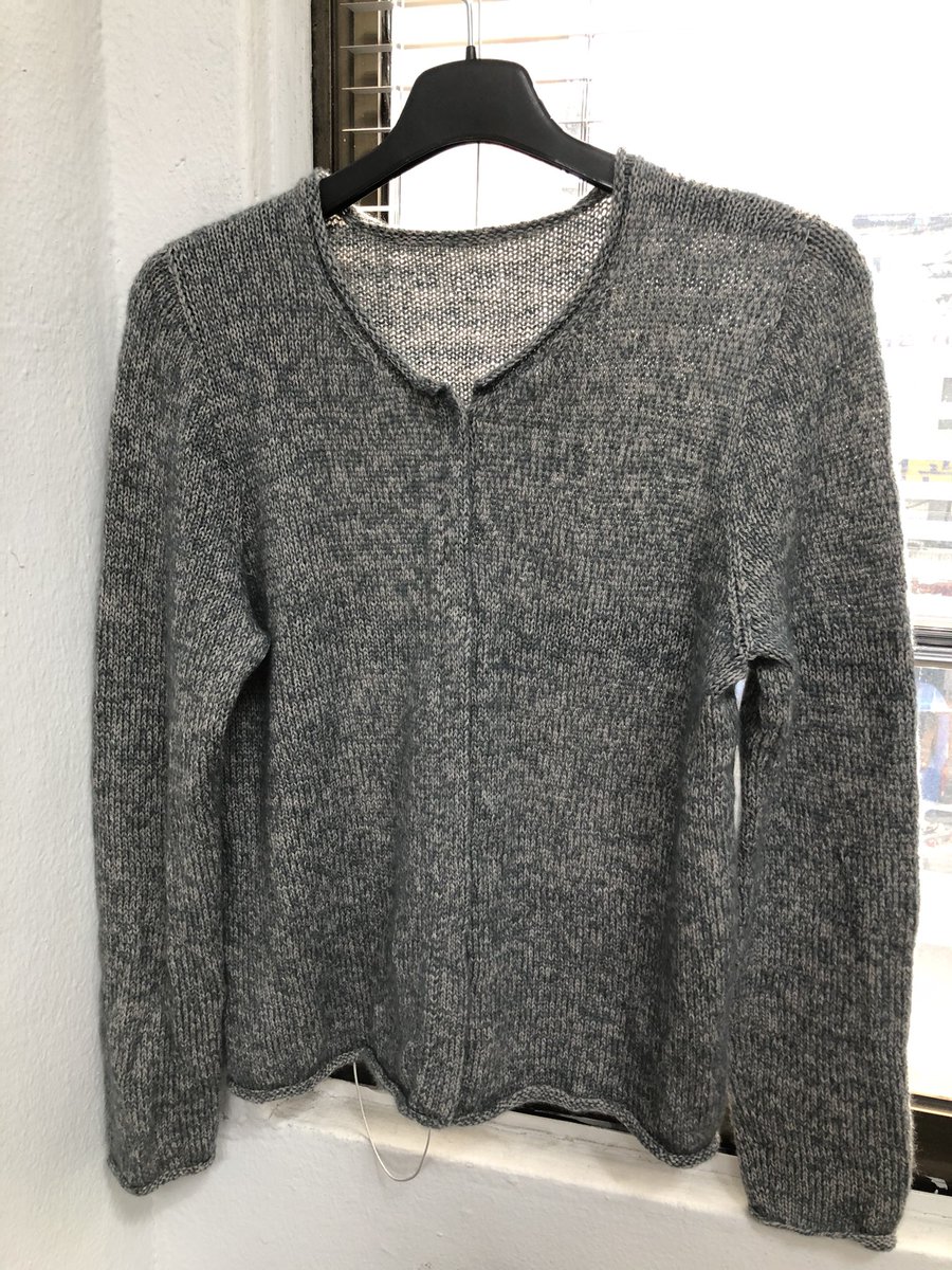 7개월 걸렸지만 가장 마음에 든다 
3ply 4.5mm
purlsoho crewneck cardigan
메탈바늘사용하여 매우 성글게 완성