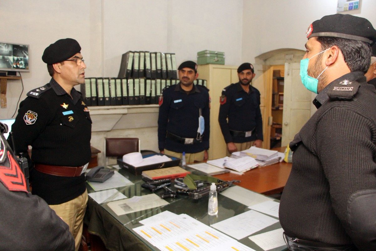 PeshawarCCPO's tweet photo. SSP Operations #Peshawar Yasir Afridi paid a surprise visit to #Matani Police Station.
During the visit, security arrangements, registers and weapons of the police station were checked. https://t.co/4y5lOSl73o