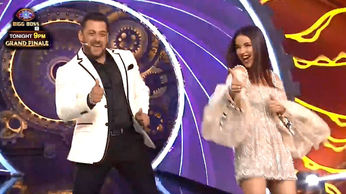 Simashah26's tweet photo. @jasminbhasin @BeingSalmanKhan
Jass earned respect and Jass gets to dance with SK many times.She is real winner without asking SK calls her for dance.โค๏ธ๐ฅOther hand sk doesnโt give attention to fixed W chubina.๐
#JasminBhasin #SalMin
#JasminBhasinSherniOfBB14
#BB14FinaleWeek https://t.co/2dhPl4fIYb
