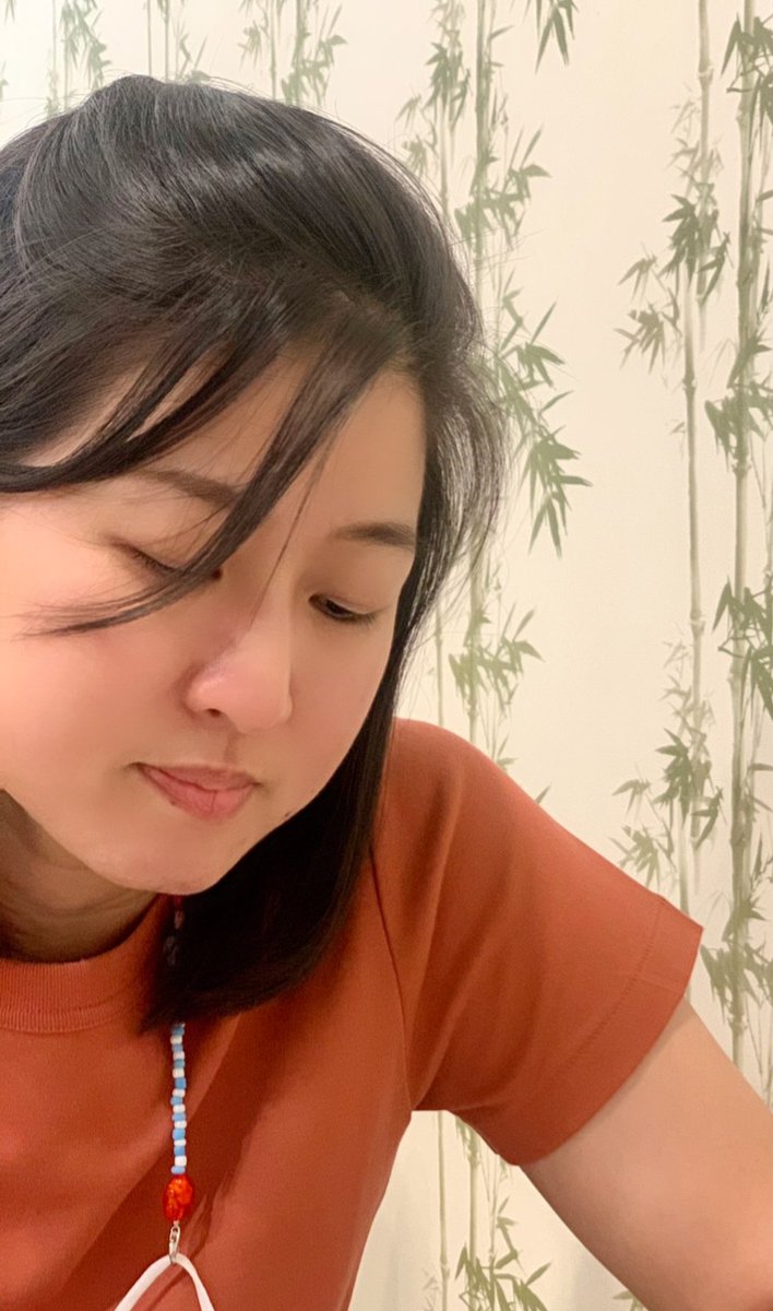 ถ้าจะแอบถ่ายกันใกล้ขนาดนี้... เอามือถือ​มาตีหน้ากันเลยมั้ย 😂