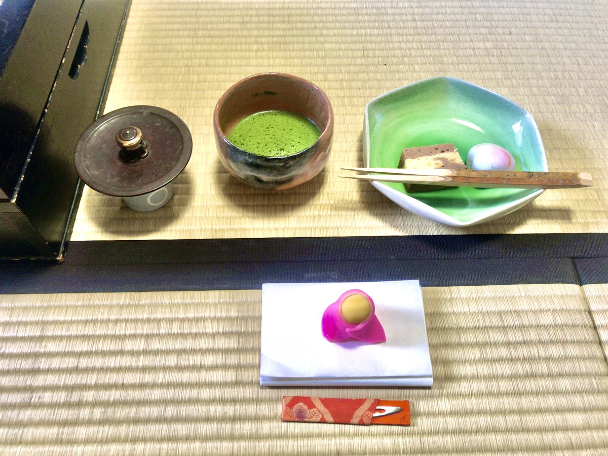 emfinitus's tweet photo. Embrace peach
桃を飾って💗
#Emfinitus #WaCulture #ikebana #一生本流 #wayoftea #matcha #meditation #loveyourself https://t.co/wbASgjvHIv