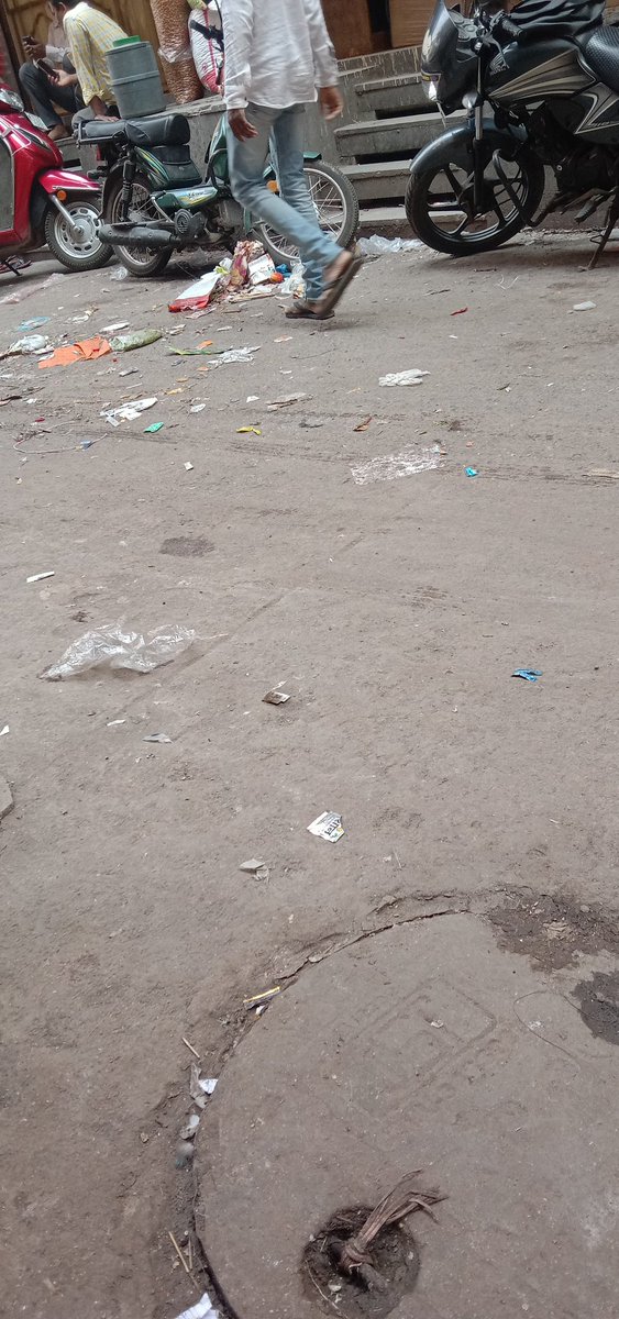 sunilsharma7842's tweet photo. Back side begum bazar post office Street 
@CommissionrGHMC @swachhbharat @hydcitypolice @KTRTRS @TelanganaCMO 
 Hyderabad 500012 https://t.co/Hg30O5YudI