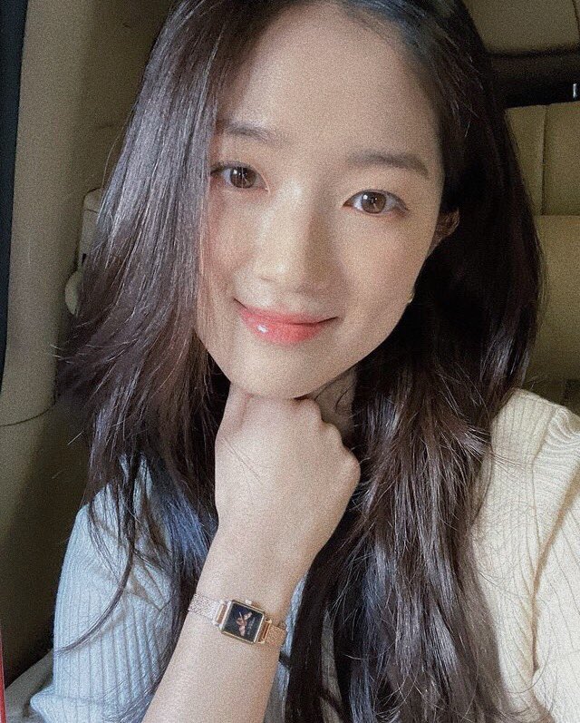 OPAL3TT3's tweet photo. 취향으로 그레인 가득 넣어서 배경화면 🤎 언제 이렇게 컸대 예쁜이 🧸🤎 어른이야 어른 완전 🤎 https://t.co/oR6foopMFu