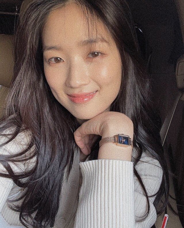 OPAL3TT3's tweet photo. 취향으로 그레인 가득 넣어서 배경화면 🤎 언제 이렇게 컸대 예쁜이 🧸🤎 어른이야 어른 완전 🤎 https://t.co/oR6foopMFu