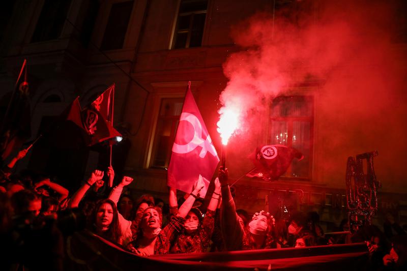 Around 1,000 women gather in Istanbul to protest against femicides https://t.co/bB8OycUPNV https://t.co/xs8eFOqnmB
