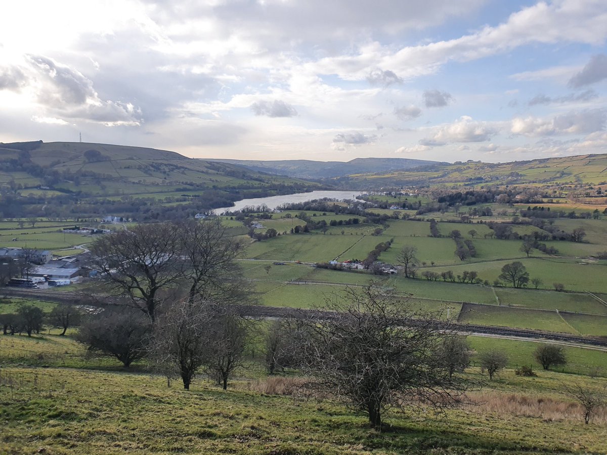PaulStanton470's tweet photo. 13 Mile walk today start in New Mills, Whaley Bridge around Combs Reservoir up to Chapel-en-frith then onto Black Edge trig point. @bignorms @walkingsbrill #mintonious https://t.co/rExuJ9ZjKb
