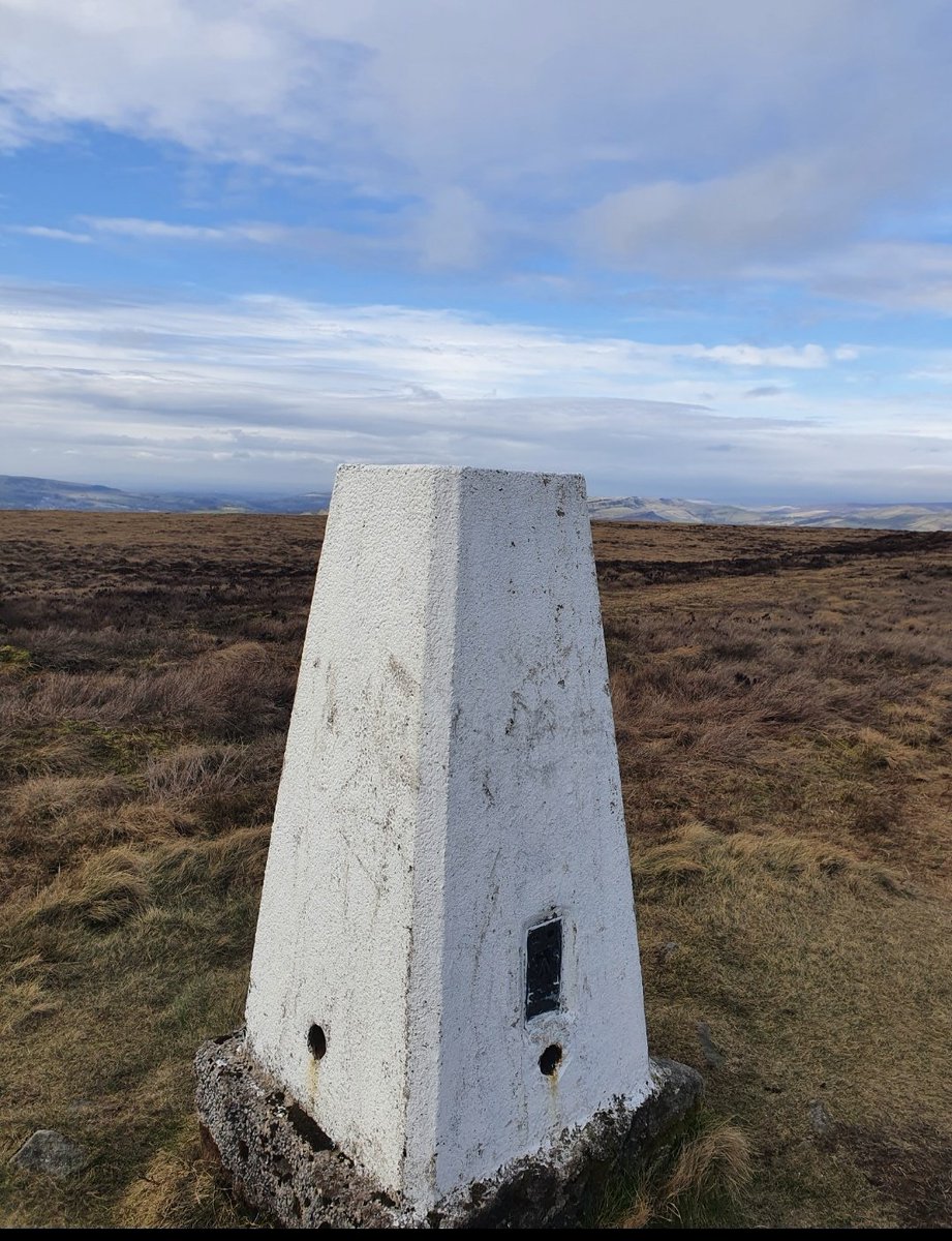 PaulStanton470's tweet photo. 13 Mile walk today start in New Mills, Whaley Bridge around Combs Reservoir up to Chapel-en-frith then onto Black Edge trig point. @bignorms @walkingsbrill #mintonious https://t.co/rExuJ9ZjKb