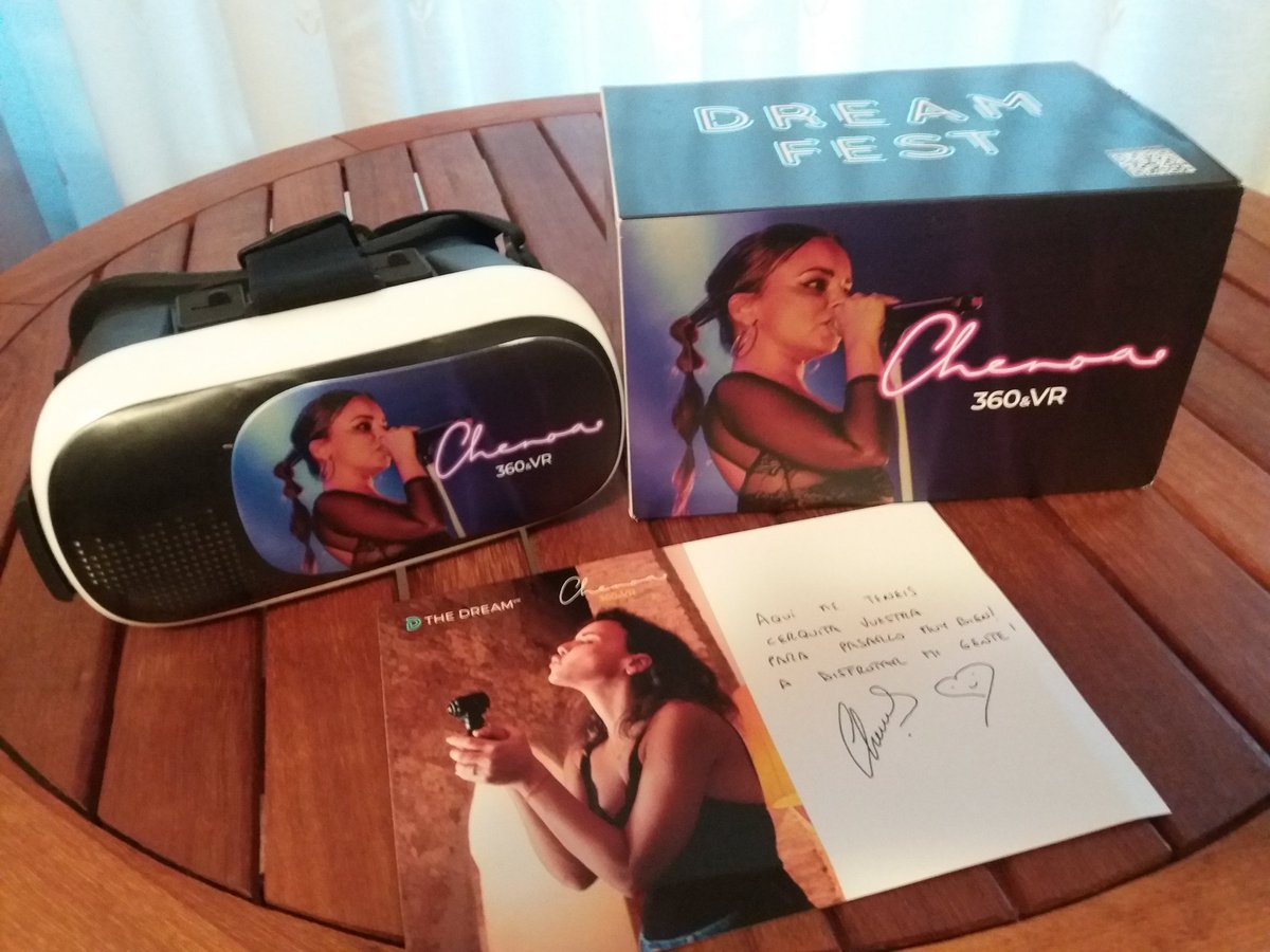 LuciaGr20's tweet photo. Hoy en el dia de la mujer nada mejor q recibir de regalo el concierto de una gran mujer @Chenoa
Ya lo habia disfrutado varias veces y fué una bonita experiencia y sé q ahora con las gafas la tendré muy cerquita y ya será perfecto
Gracias @thedreamvr 🤗 #Chenoa360 #Dreamfest360 https://t.co/sKVFlV5ENm