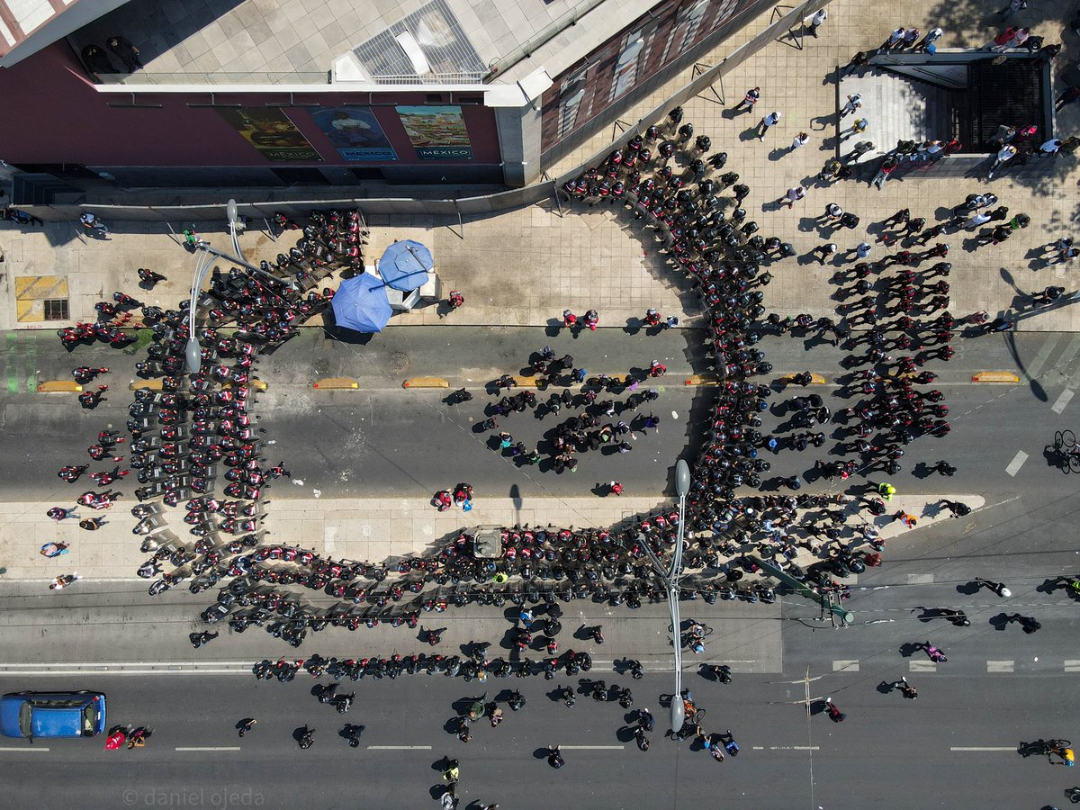 Policías encapsulan a un contingente feminista en la esquina de hidalgo y paseo de la reforma <a href="/heraldodemexico/">El Heraldo de México</a>