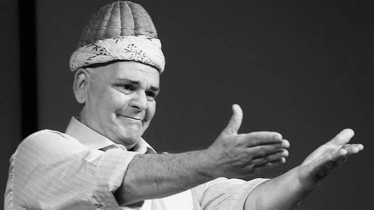 Türk tiyatrosunun ve sinemasının değerli ismi, sayısız dizi ve filmde yer alan Rasim Öztekin’in daha 6 ay önce kavuğu devredişini seyrederken şimdi vefat haberini almanın derin üzüntüsünü yaşıyoruz. Hepimizin başı sağ olsun.